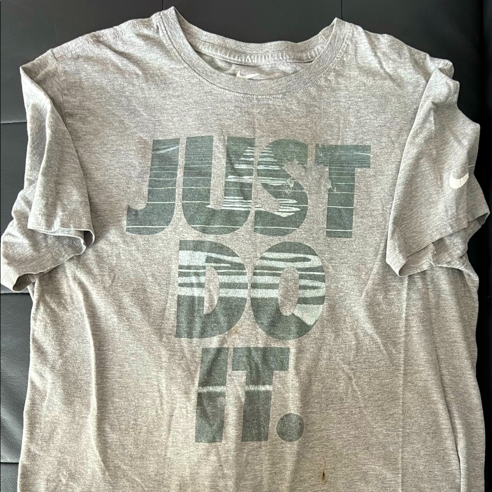 Man’s Nike light gray shirt with “JUST DO IT.” dark gray&white print Large size